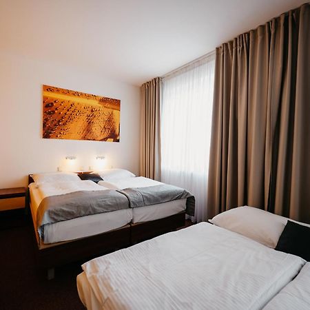 Hotel Color Bratislava Esterno foto