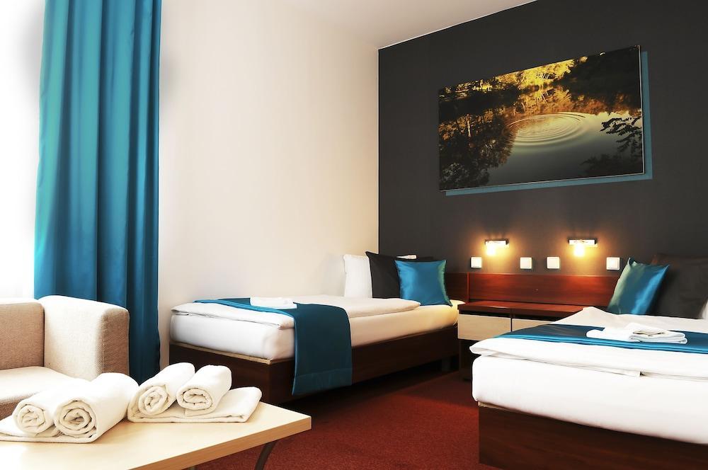 Hotel Color Bratislava Esterno foto