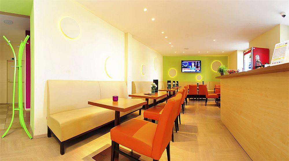 Hotel Color Bratislava Esterno foto