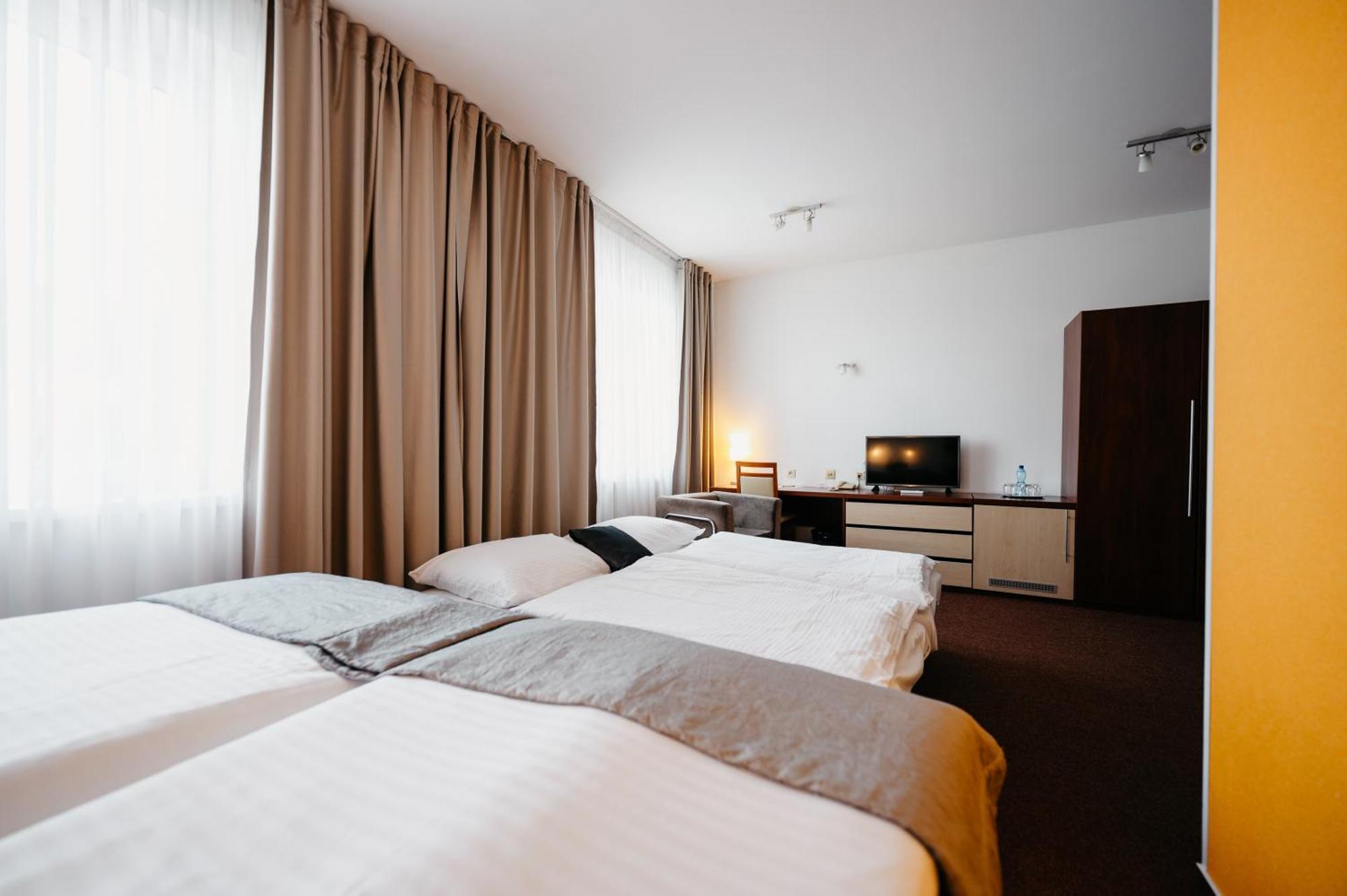 Hotel Color Bratislava Esterno foto