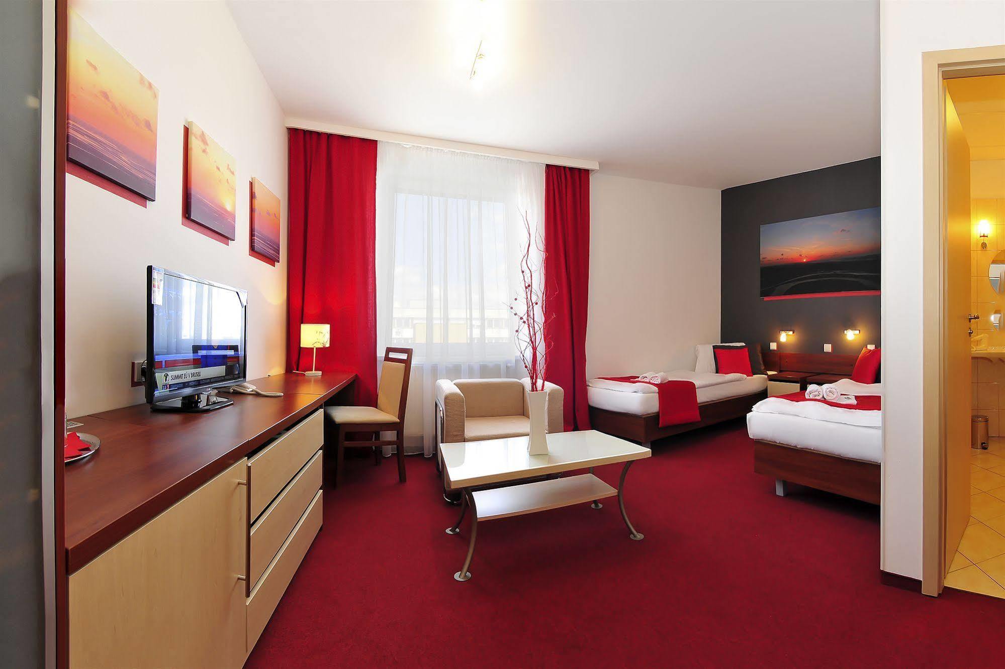 Hotel Color Bratislava Esterno foto