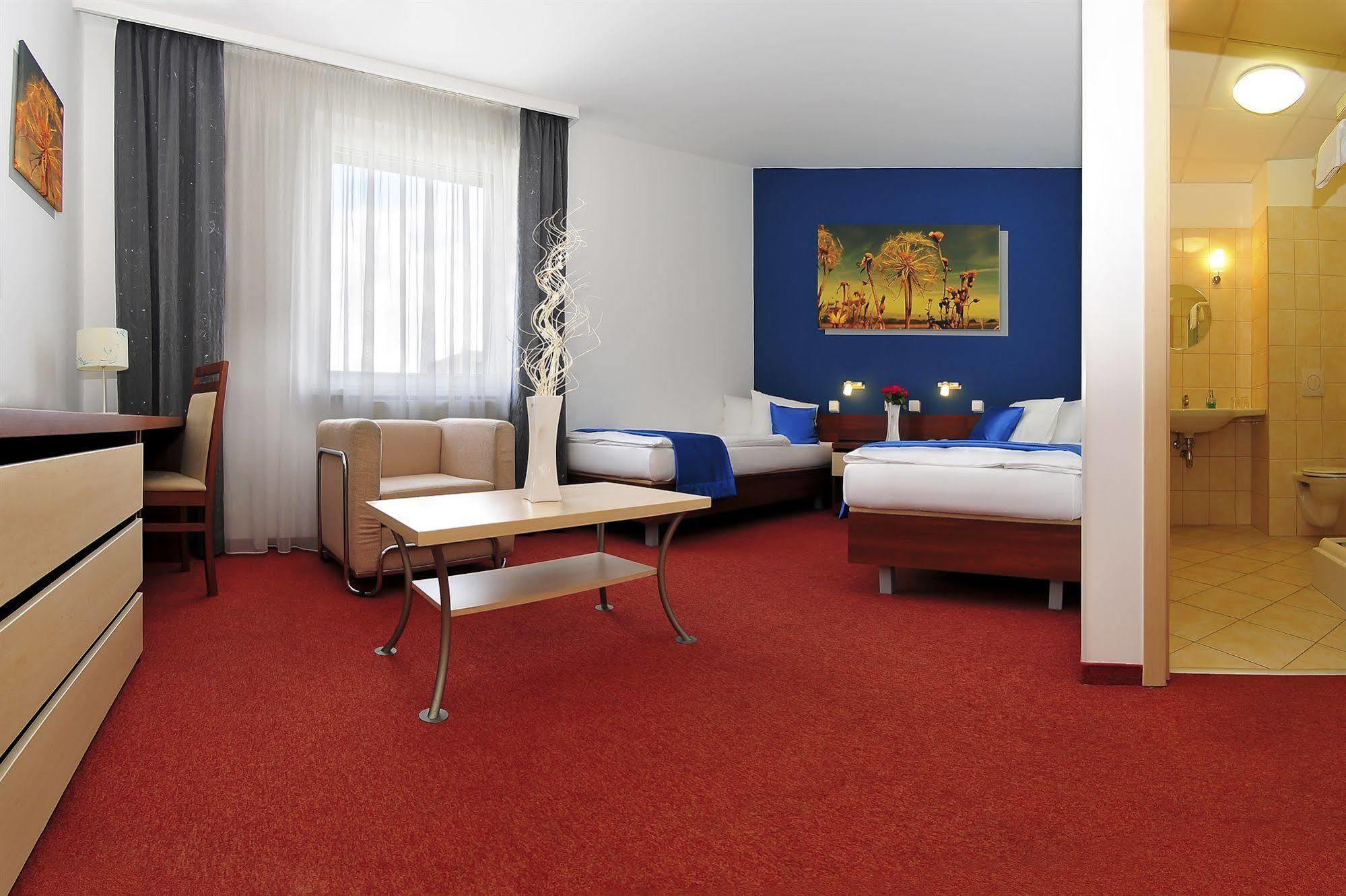 Hotel Color Bratislava Esterno foto