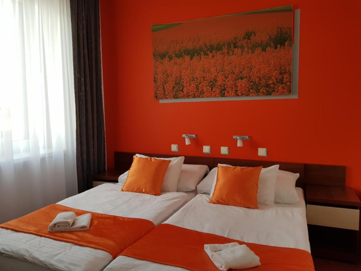 Hotel Color Bratislava Esterno foto